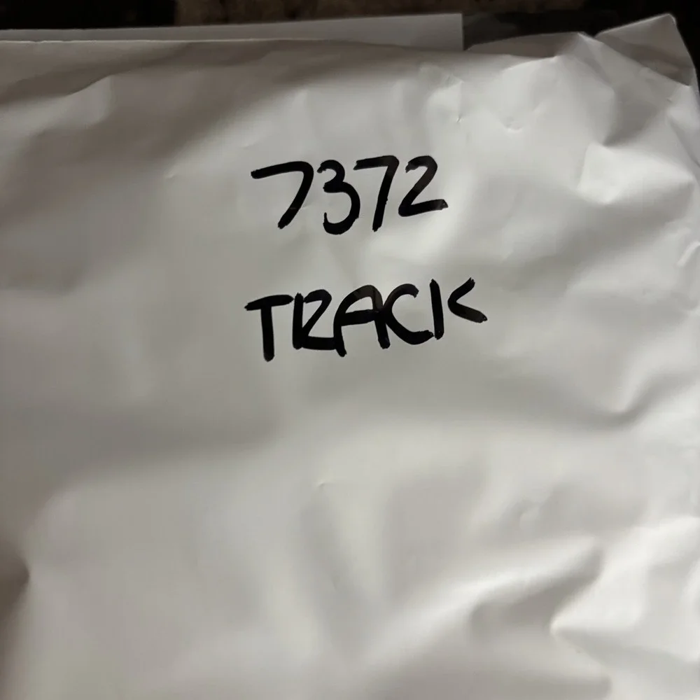 Tracksmith New York Long Sleeve Shirt Men Small Mesh‎ 2024 Marathon NYC Orange - Picture 12 of 12